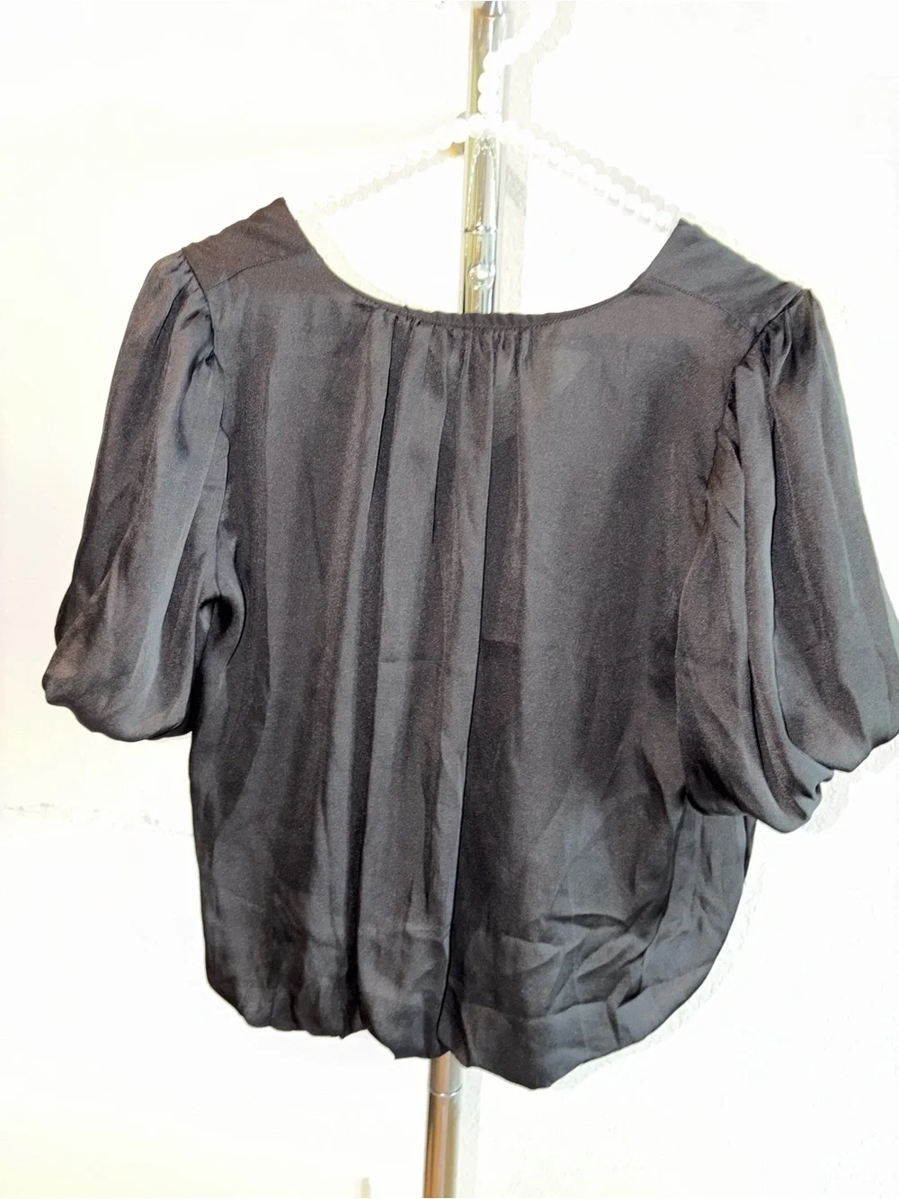 ASTR The Label Black Satin Short Puff Sleeve V-Neck Bubble Hem Blouse Top XS